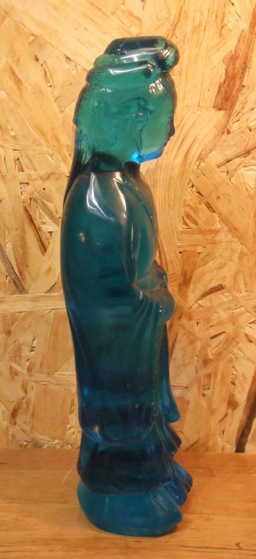 LARGE 19TH C TURQUOISE COLOUR PEKING GLASS QUANYIN - ADDITIONAL PHOTO 3