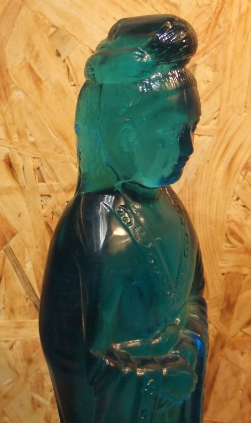 LARGE 19TH C TURQUOISE COLOUR PEKING GLASS QUANYIN - ADDITIONAL PHOTO 6