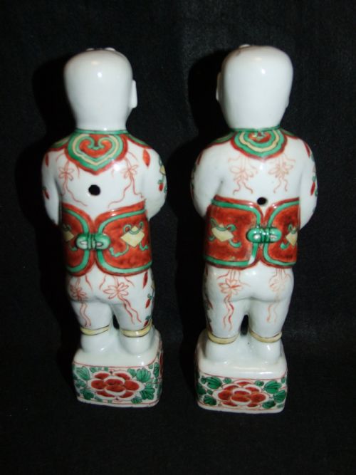 PAIR OF KANGXI PERIOD CHINESE FAMILLE VERTE WUCAI HOHO BOY'S - ADDITIONAL PHOTO 3