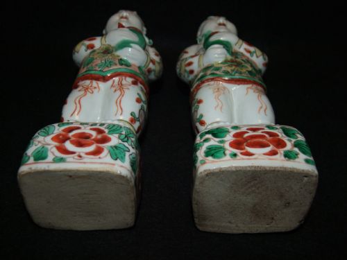 PAIR OF KANGXI PERIOD CHINESE FAMILLE VERTE WUCAI HOHO BOY'S - ADDITIONAL PHOTO 6