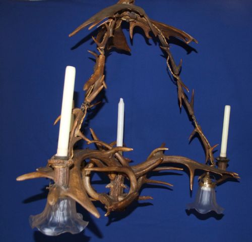 ANTIQUE RED ROE DEER ANTLER TRIANGLE CHANDELIER C 1930'S - ADDITIONAL PHOTO 3