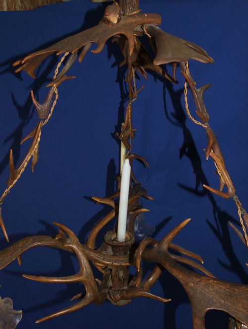 ANTIQUE RED ROE DEER ANTLER TRIANGLE CHANDELIER C 1930'S - ADDITIONAL PHOTO 4