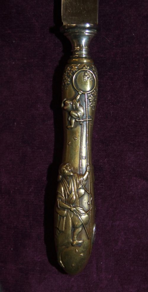19TH C JAPANESE MEIJI PERIOD KNIFE 'MONKEY STEALING THE MOON' - ADDITIONAL PHOTO 1