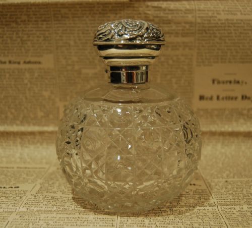 Beautiful Edward VII Large Hobnail Cut Glass & Silver Scent Bottle