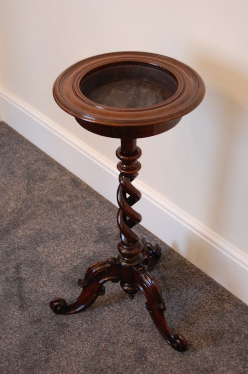 Pretty Victorian Jardiniere Stand