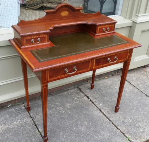 Stunning Edwardian Mahogany Ladies Desk