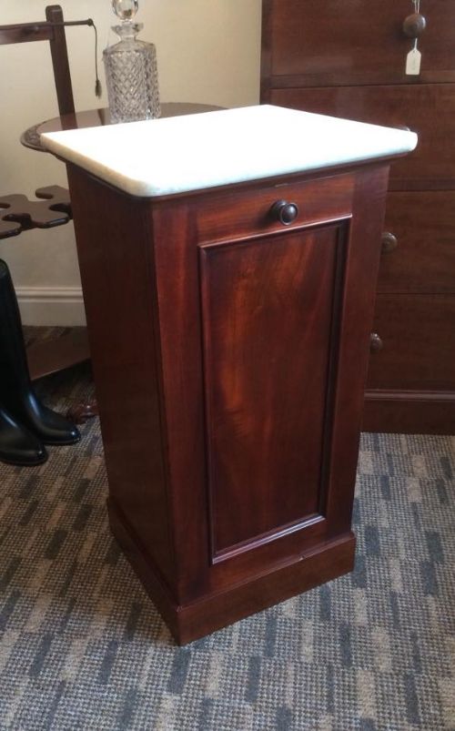 Victorian Mahogany Pot Cupboard by Johnstone & Jeanes