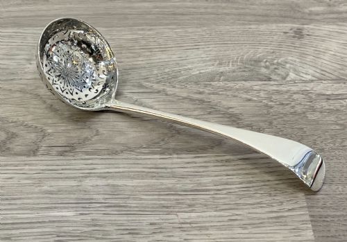 Quality Victorian Solid Silver Sugar Sifter Spoon, Hallmarked for London 1872 by Chawner & Co (George William Adams).