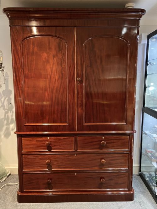fig 1. Superb Victorian Heal & Sons Mahogany
Linen Press