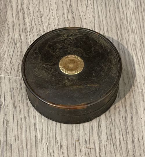GEORGIAN TORTOISESHELL GOLD SNUFF BOX - ADDITIONAL PHOTO 1