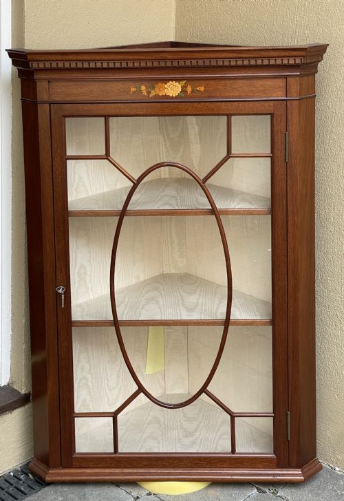 GEORGIAN STYLE MAHOGANY CORNER CUPBOARD