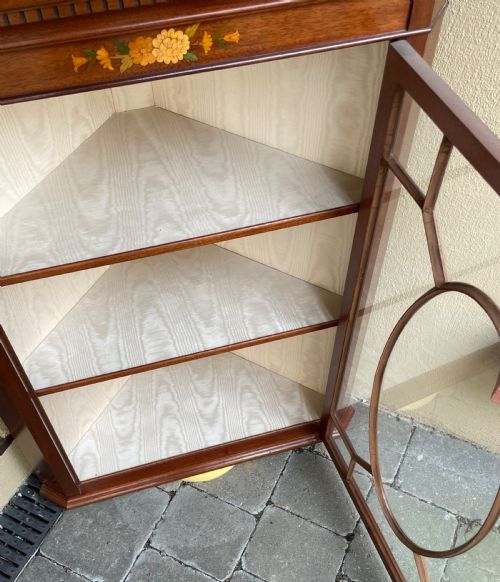 GEORGIAN STYLE MAHOGANY CORNER CUPBOARD - ADDITIONAL PHOTO 2