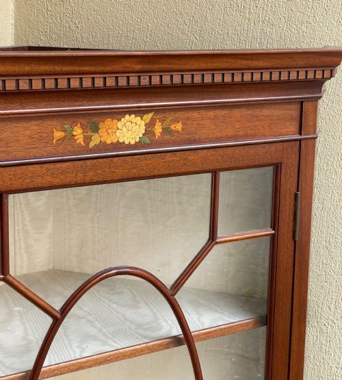 GEORGIAN STYLE MAHOGANY CORNER CUPBOARD - ADDITIONAL PHOTO 4