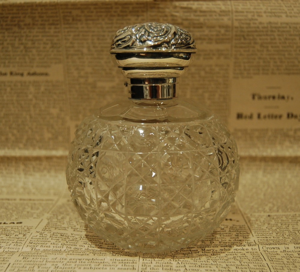 Beautiful Edward VII Large Hobnail Cut Glass & Silver Scent Bottle