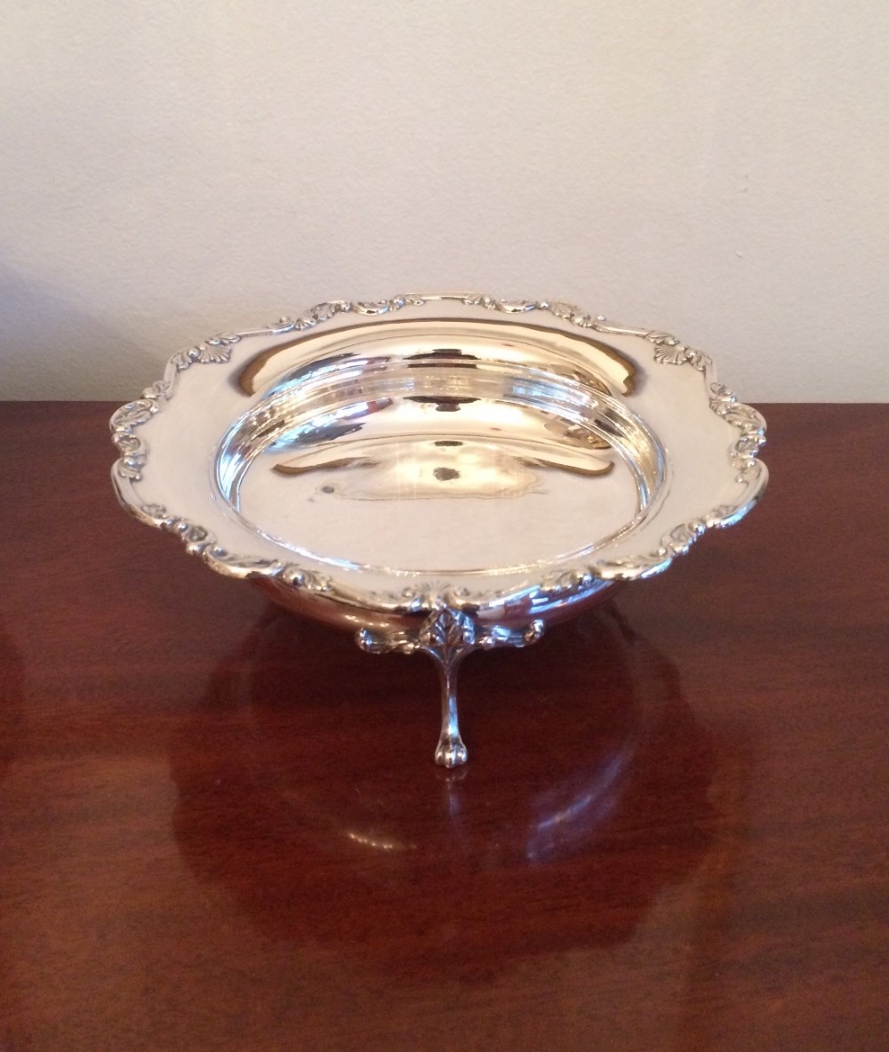 Solid Silver Fruit Bowl by Cooper Brothers, hallmarked Sheffield 1927 (401 grams)