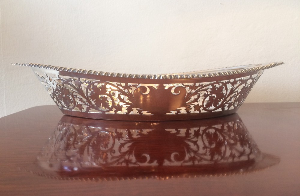 Edwardian Silver bread basket, hallmarked London 1902 View VI