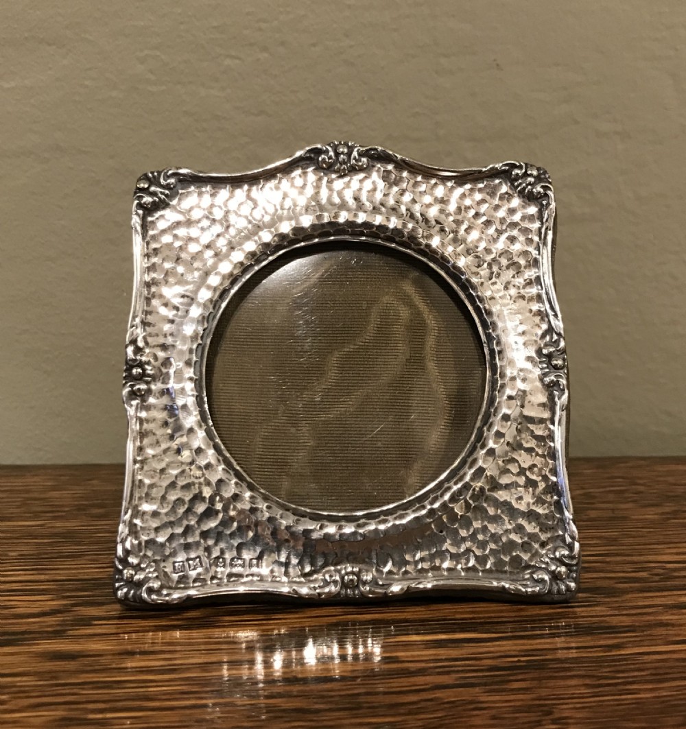 Arts & Crafts Silver Photograph Frame, Birmingham 1903 by Henry Matthews View IV