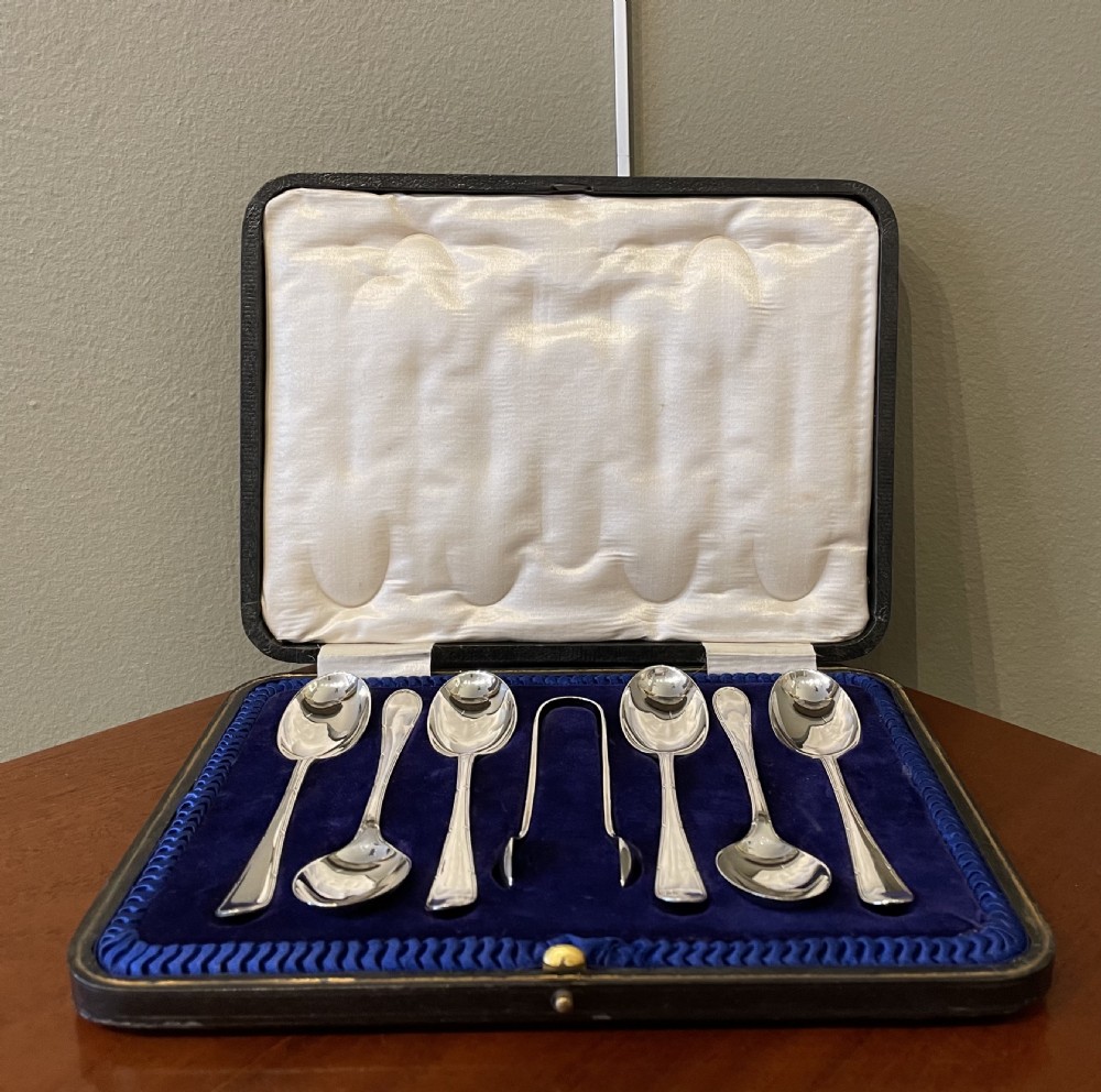 A good set of George V solid silver teaspoons and tongs 