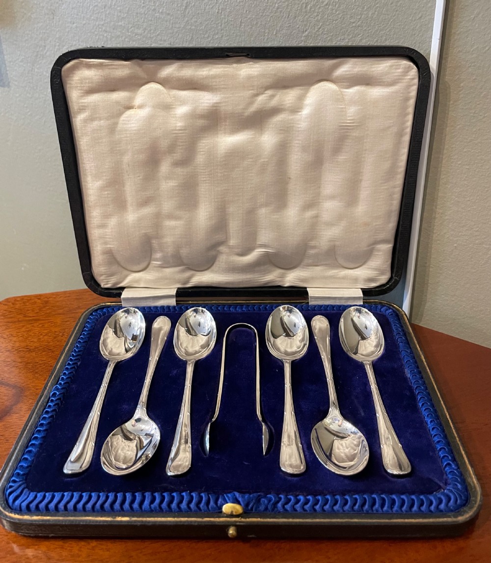 A good set of George V solid silver teaspoons and tongs  View IV