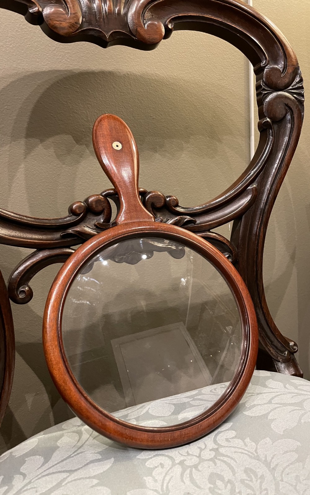 Antique 19th Century Mahogany Gallery Magnifying Glass, circa 1830-1840 View IV