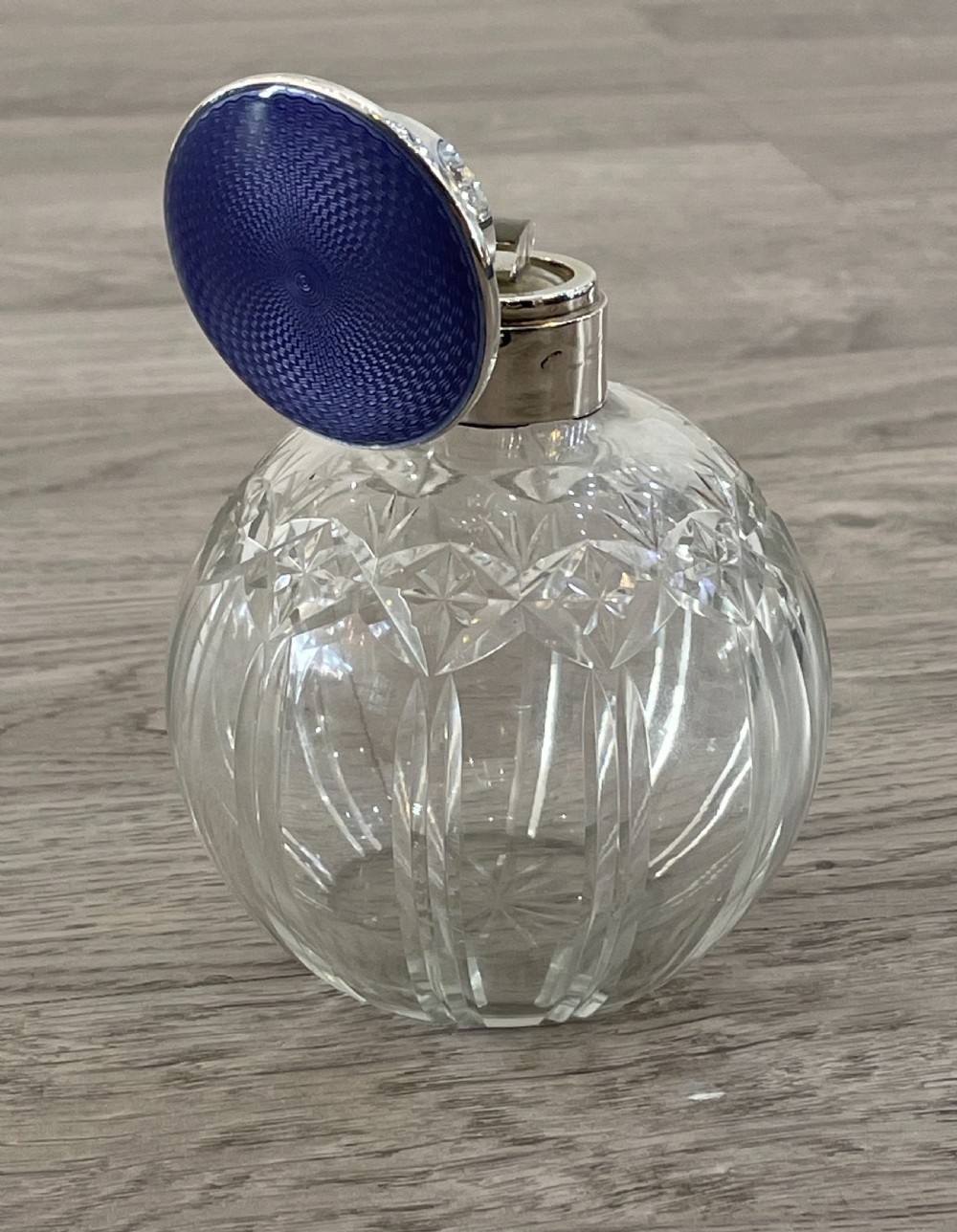 George V Silver and Enamel Scent Bottle, Birmingham 1923 View VI