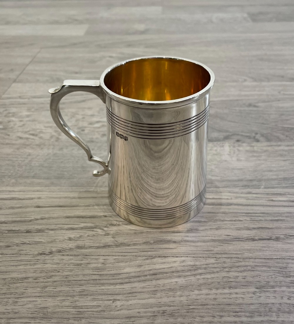 Heavy George V solid silver half pint tankard by Z Barraclough & Sons, Hallmarked Sheffield 1919 View IV
