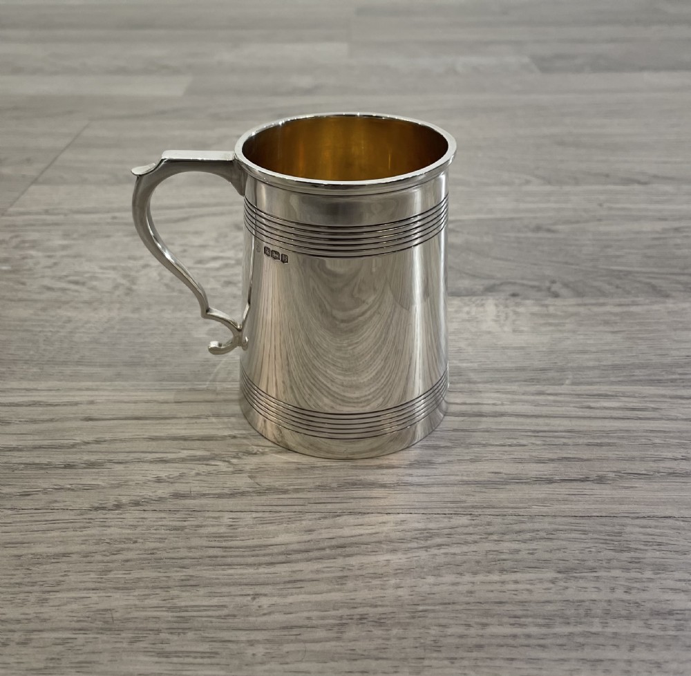 Heavy George V solid silver half pint tankard by Z Barraclough & Sons, Hallmarked Sheffield 1919 View V