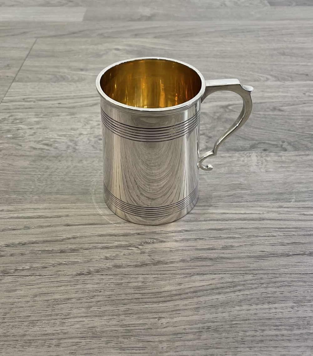 Heavy George V solid silver half pint tankard by Z Barraclough & Sons, Hallmarked Sheffield 1919 View VI