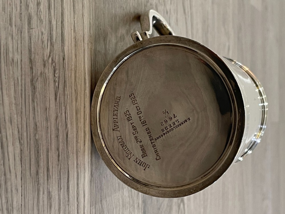 Heavy George V solid silver half pint tankard by Z Barraclough & Sons, Hallmarked Sheffield 1919 View VII
