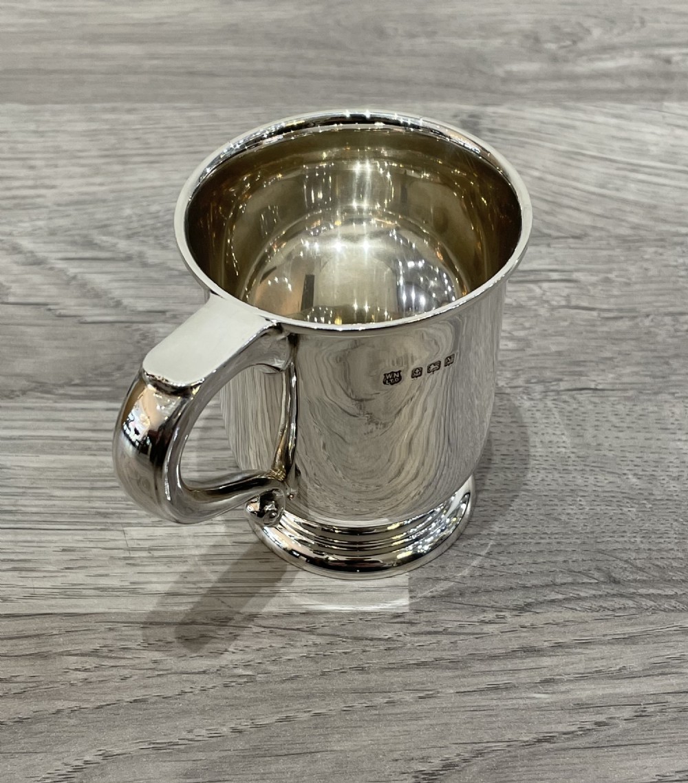 George V solid silver quarter pint tankard, Hallmarked Birmingham 1923 by William Neale & Son Ltd View V