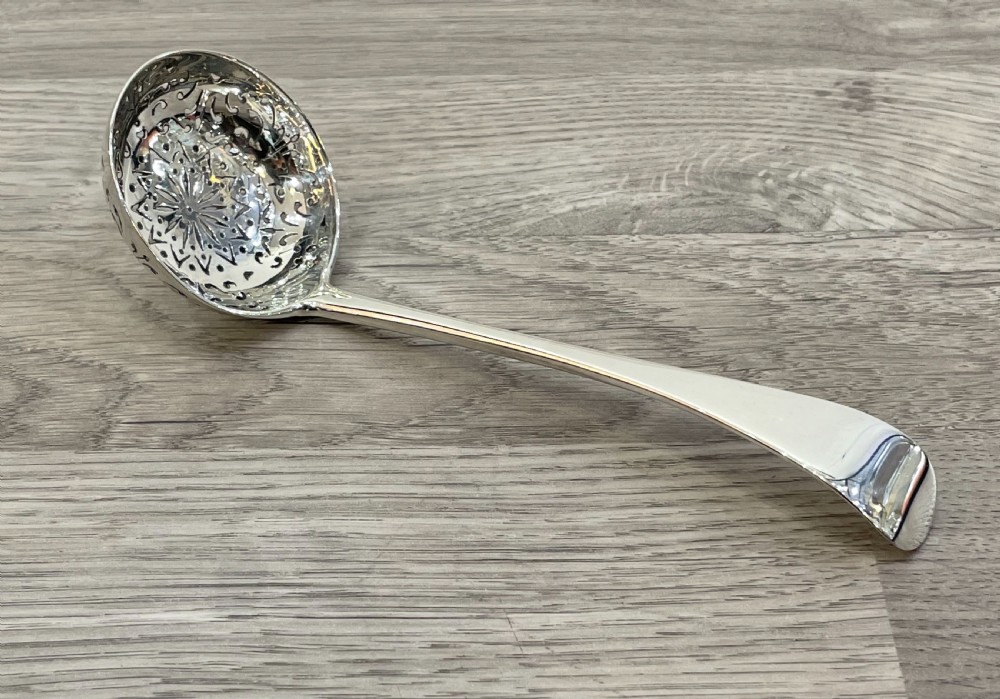 Quality Victorian Solid Silver Sugar Sifter Spoon, hallmarked for London 1872 by Chawner & Co (George William Adams).