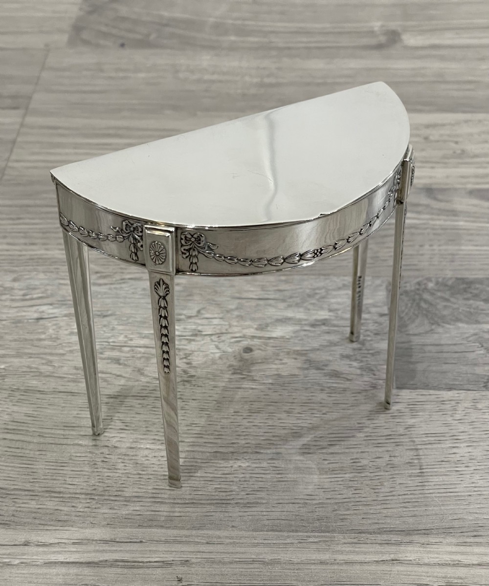 George V Silver Jewellery Ring Box in form of a table