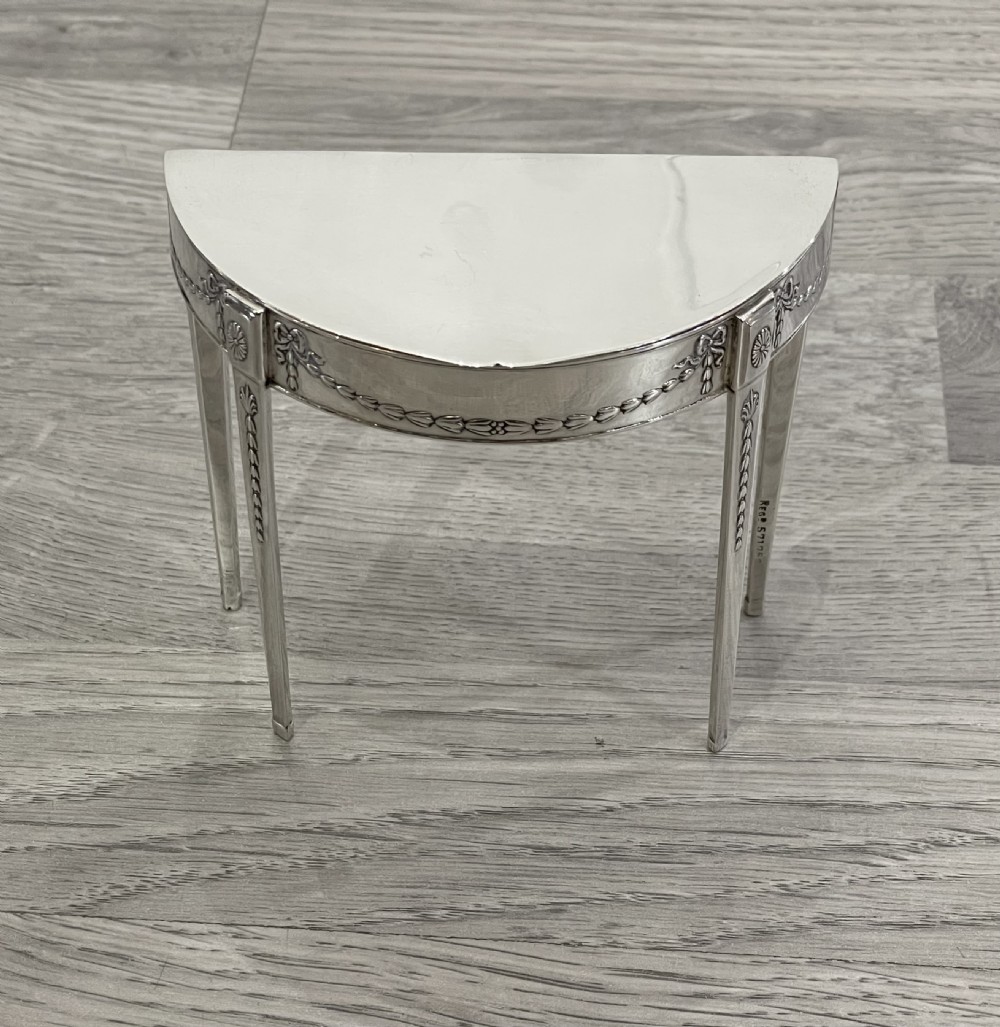 George V Silver Jewellery Ring Box in form of a table View II