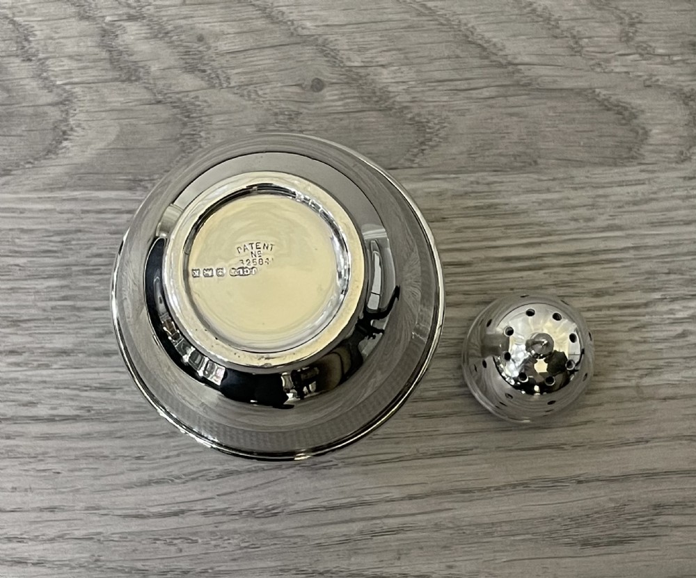 Stylish Art Deco Silver Sugar Caster by Joseph Gloster Ltd, with patent number 325841. Hallmarked Birmingham 1934. View VII