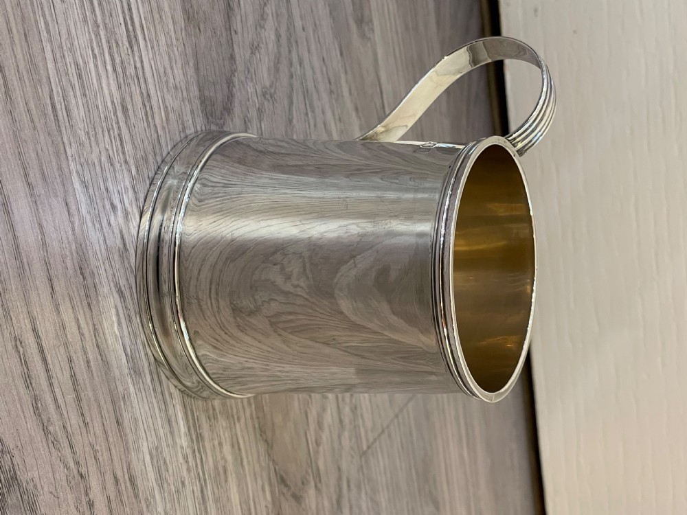 Heavy Edwardian solid silver half pint tankard mug by Carrington & Co, London View IV