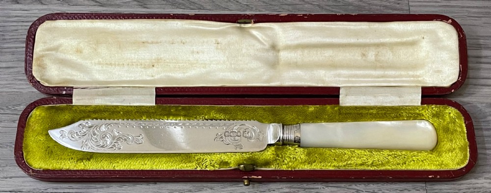 Edwardian Silver & Mother Of Pearl Cake Knife in fitted case. 