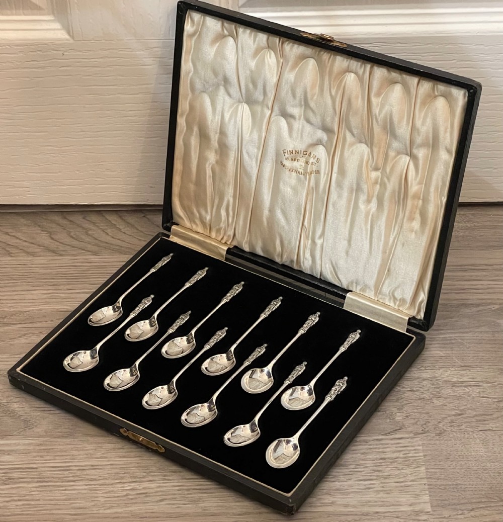 Set of 12 George V Solid Silver Apostle Spoons View V
