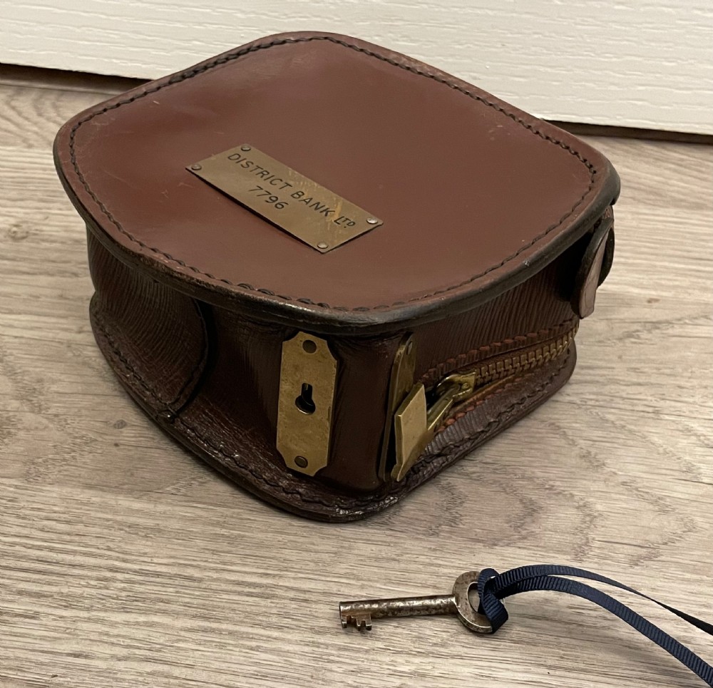 District Bank Leather Night Safe Bag View II
