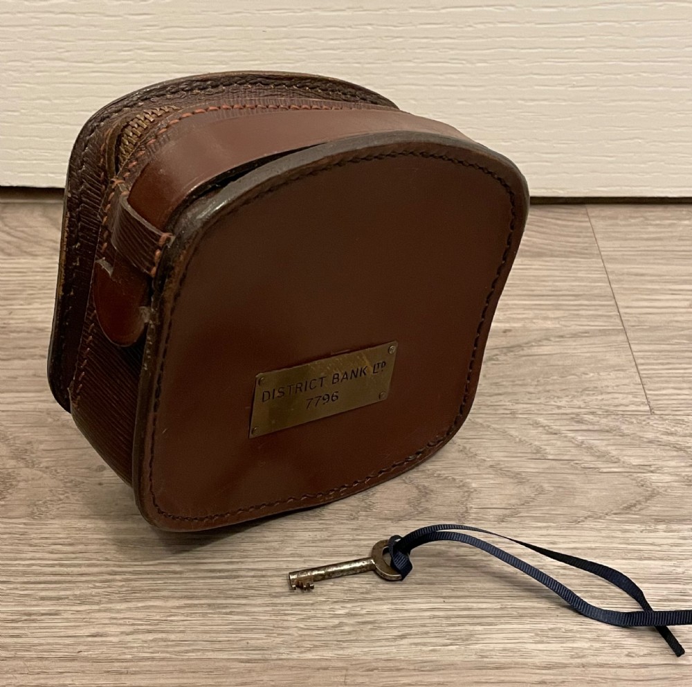 District Bank Leather Night Safe Bag View V
