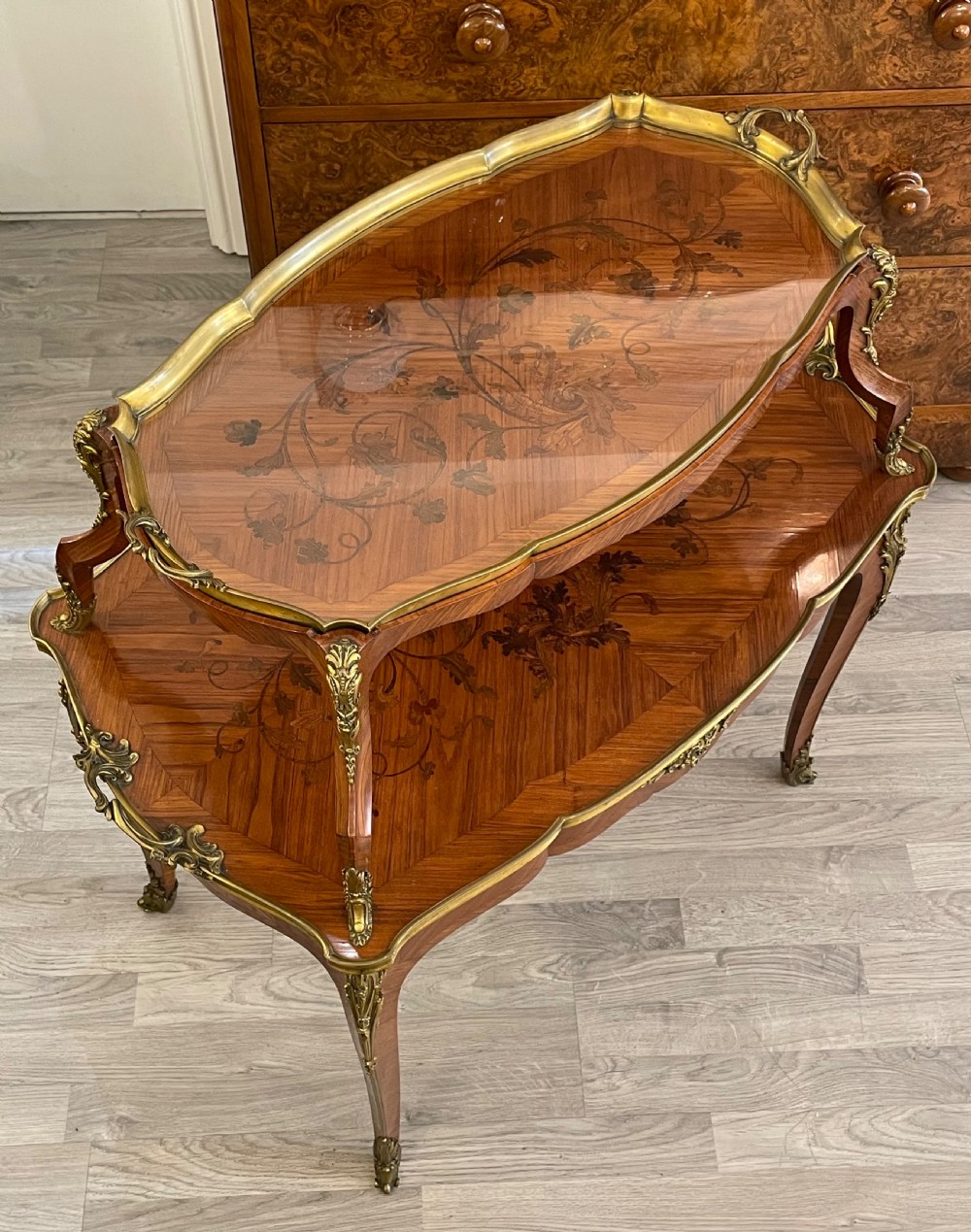 A late 19th-century French kingwood two-tier etagere table with gilt-bronze mounts, floral marquetry, and a glass-bottomed upper tray. View VIII