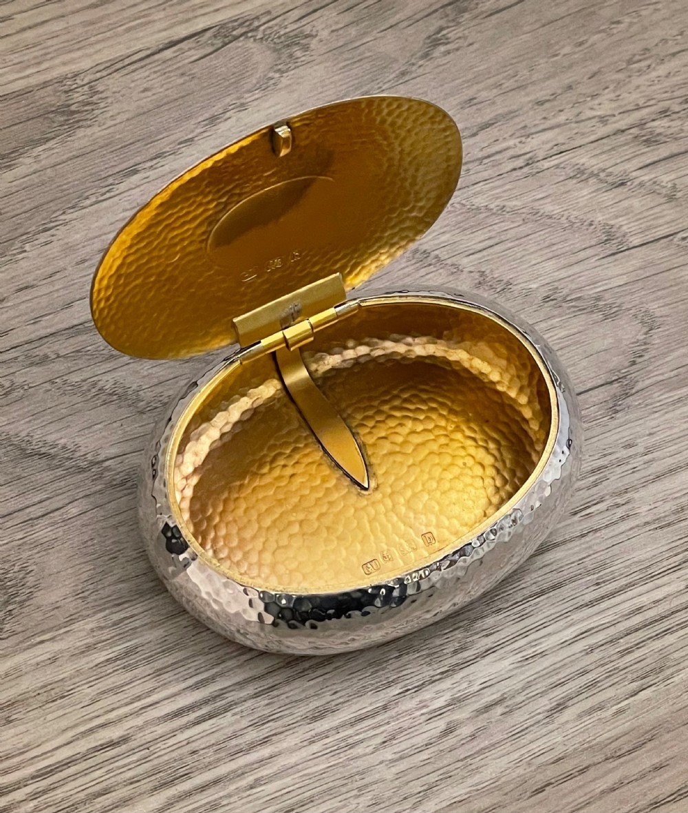 Late Victorian Planished Pebble Snuff Box by George Unite View IV