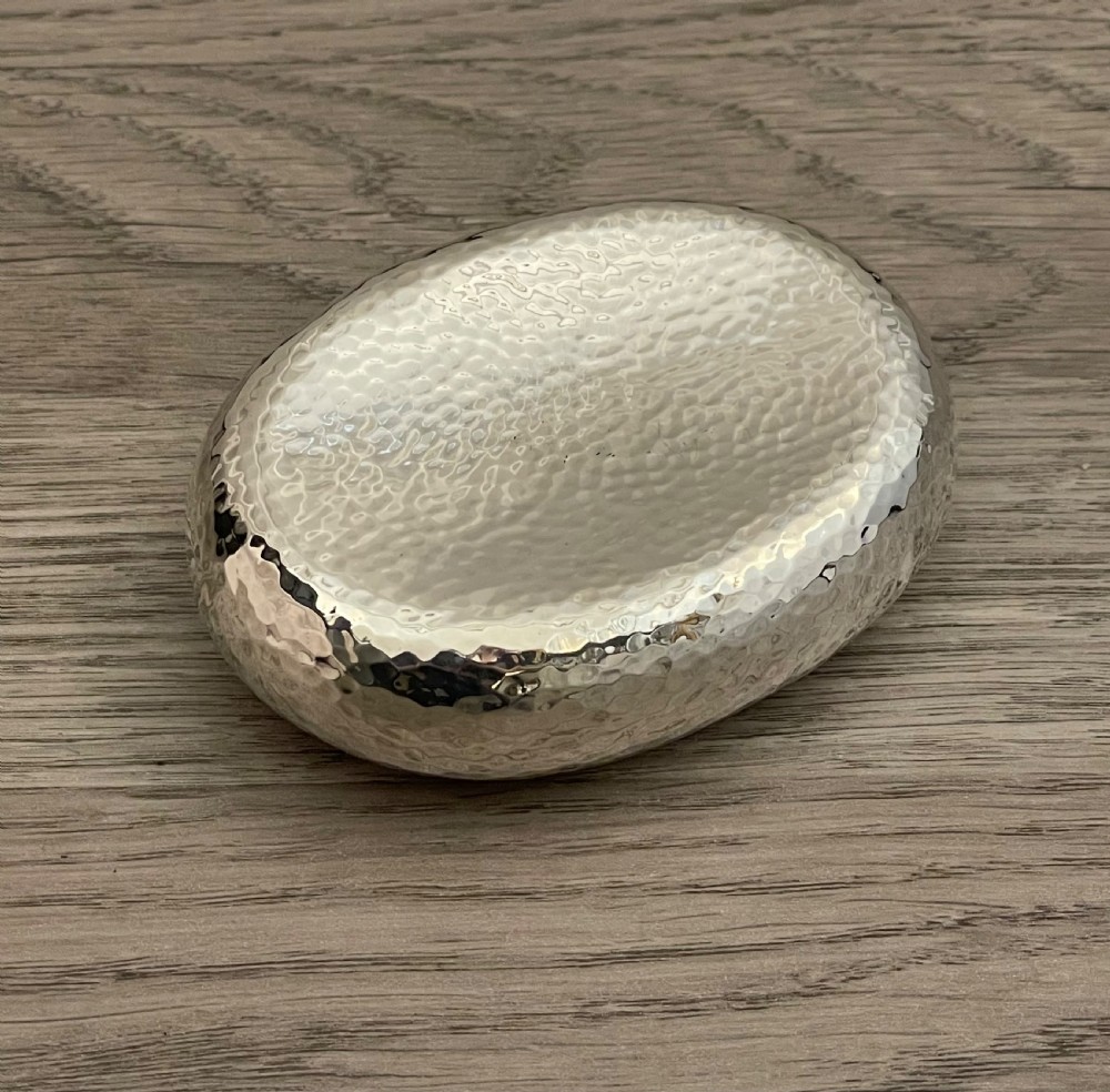 Late Victorian Planished Pebble Snuff Box by George Unite View V