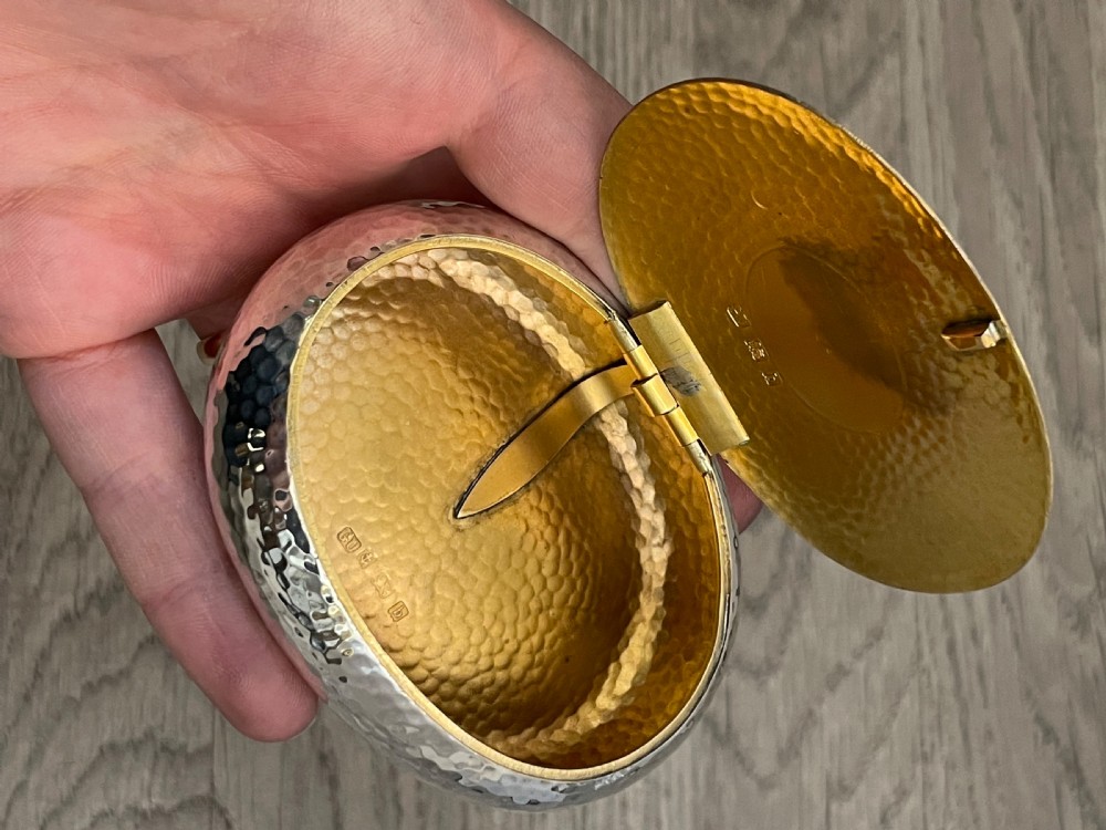 Late Victorian Planished Pebble Snuff Box by George Unite View VII