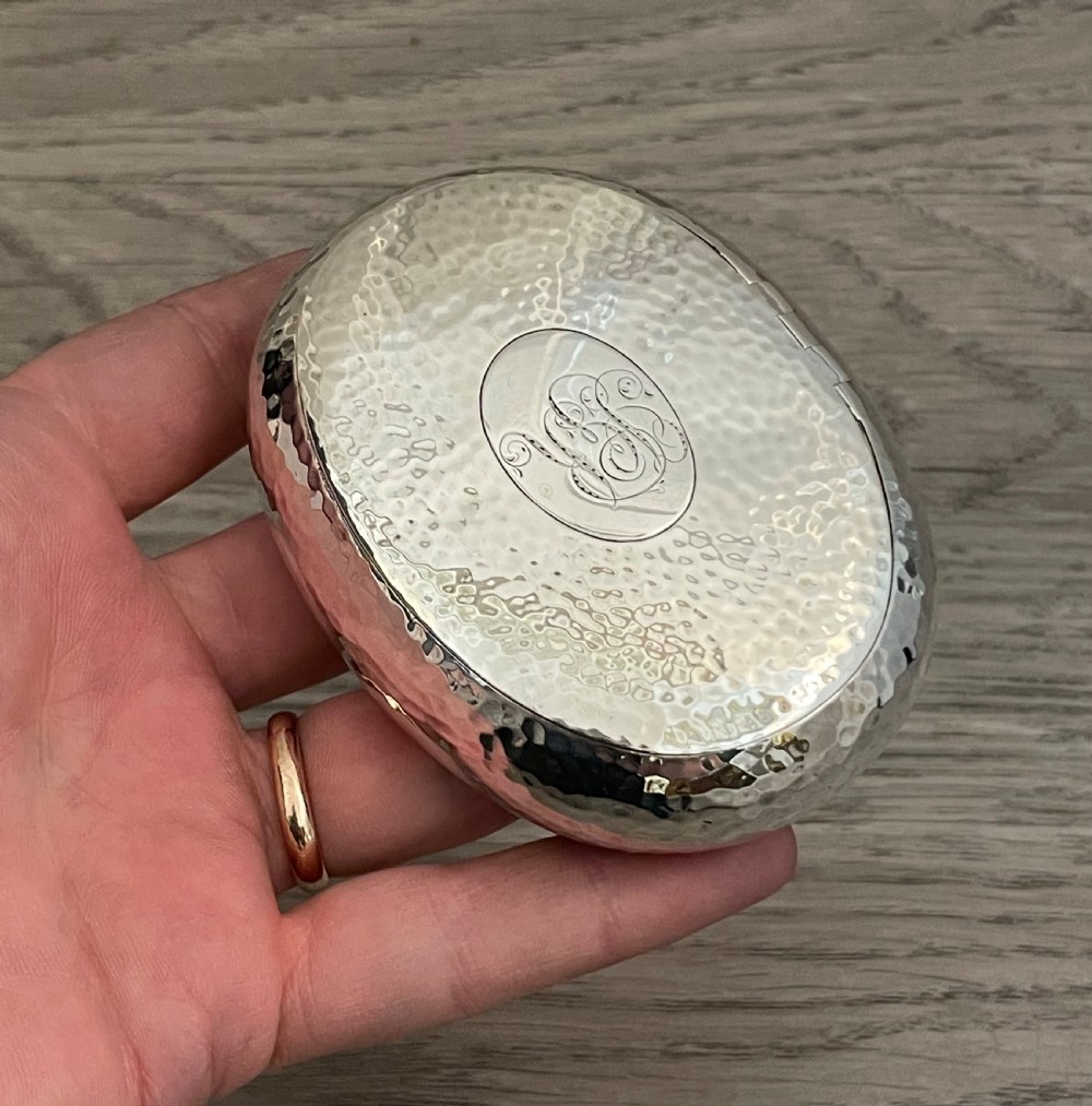 Late Victorian Planished Pebble Snuff Box by George Unite View VIII