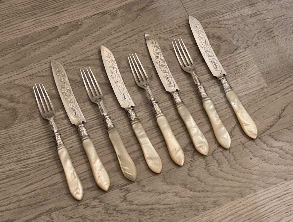 Set of Four Victorian Silver and Mother of Pearl Dessert Knives and Forks, 1886 View II