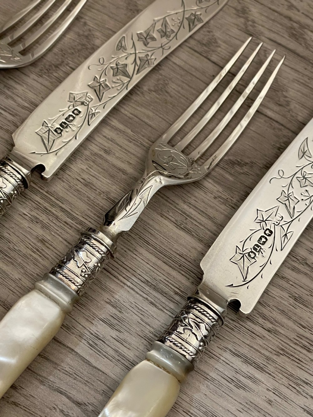 Set of Four Victorian Silver and Mother of Pearl Dessert Knives and Forks, 1886 View IV