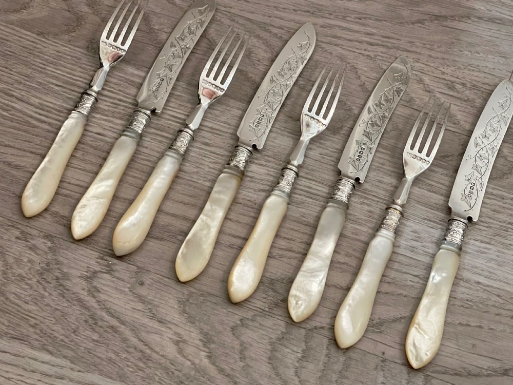Set of Four Victorian Silver and Mother of Pearl Dessert Knives and Forks, 1886 View VI
