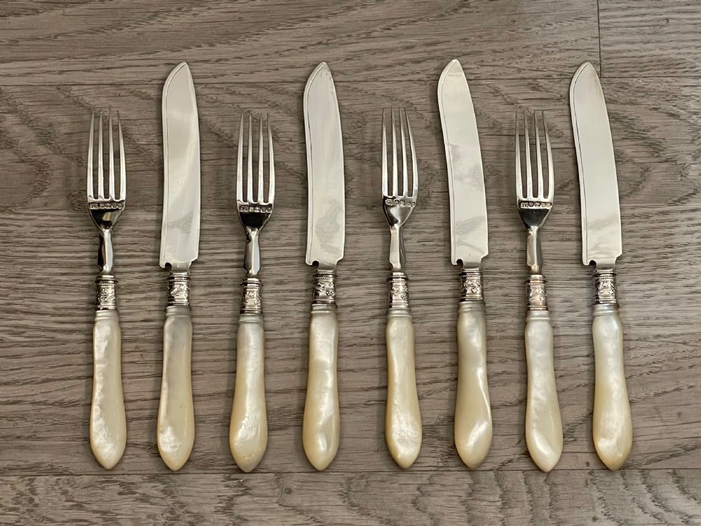 Set of Four Victorian Silver and Mother of Pearl Dessert Knives and Forks, 1886 View VIII