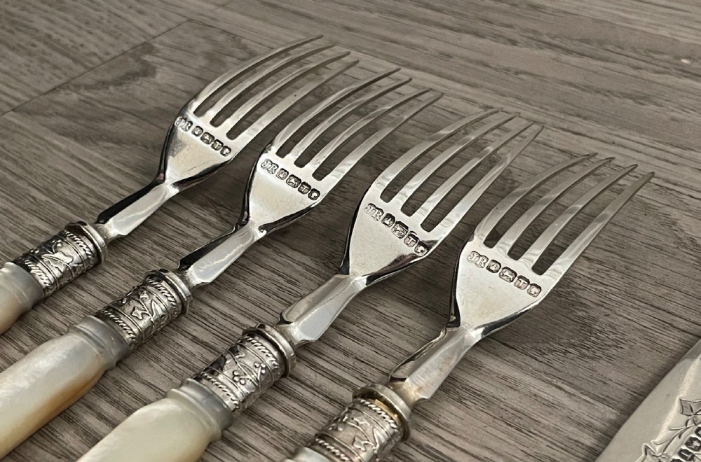 Set of Four Victorian Silver and Mother of Pearl Dessert Knives and Forks, 1886 View XI