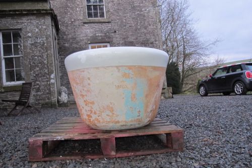 PORCELAIN FIRECLAY BATH TUB - ADDITIONAL PHOTO 2
